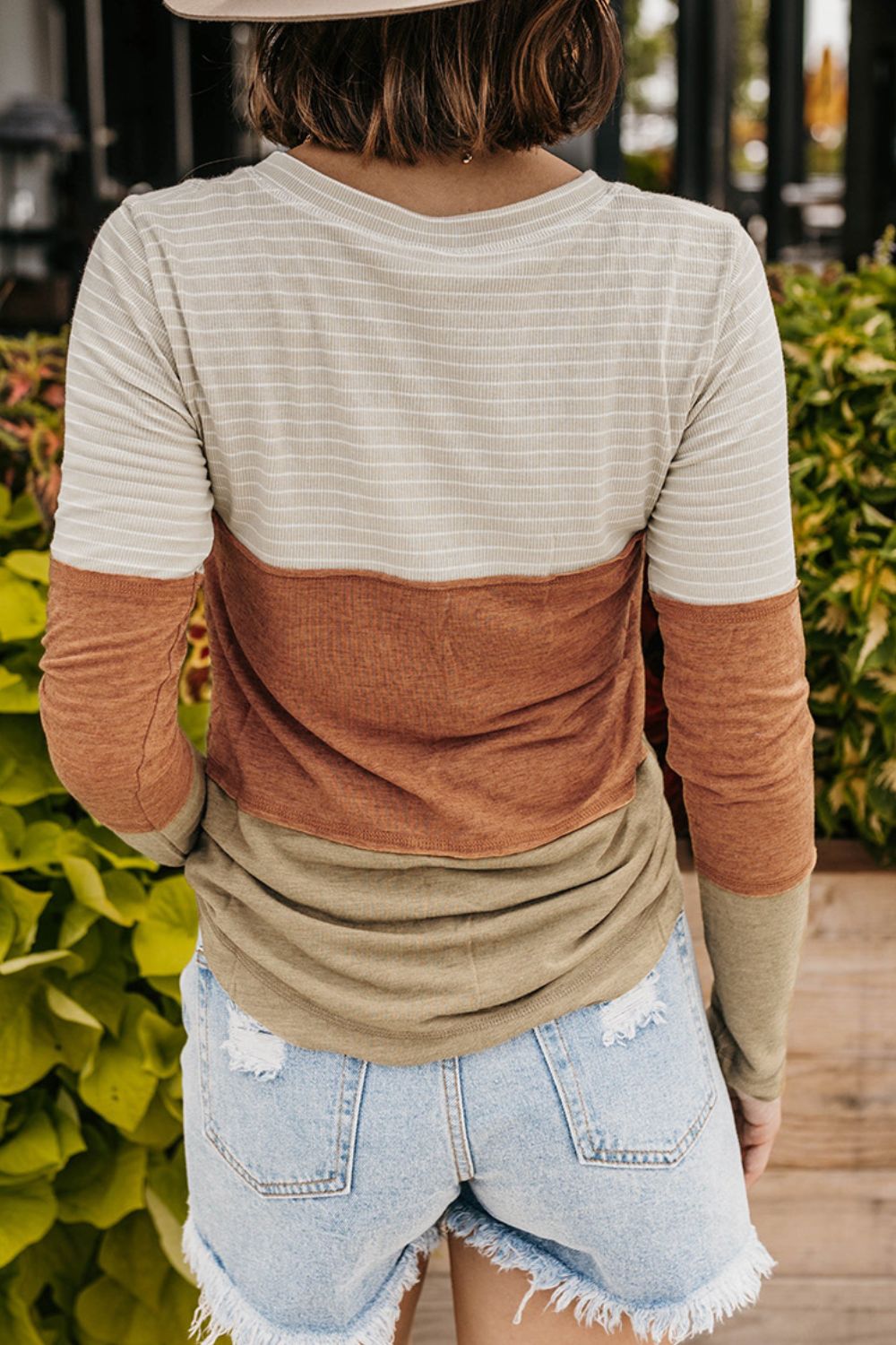 Color Block V - Neck Long Sleeve Top - GirlyBayColor Block V - Neck Long Sleeve Top100100153081501SCamelGirlyBayColor Block V - Neck Long Sleeve Top