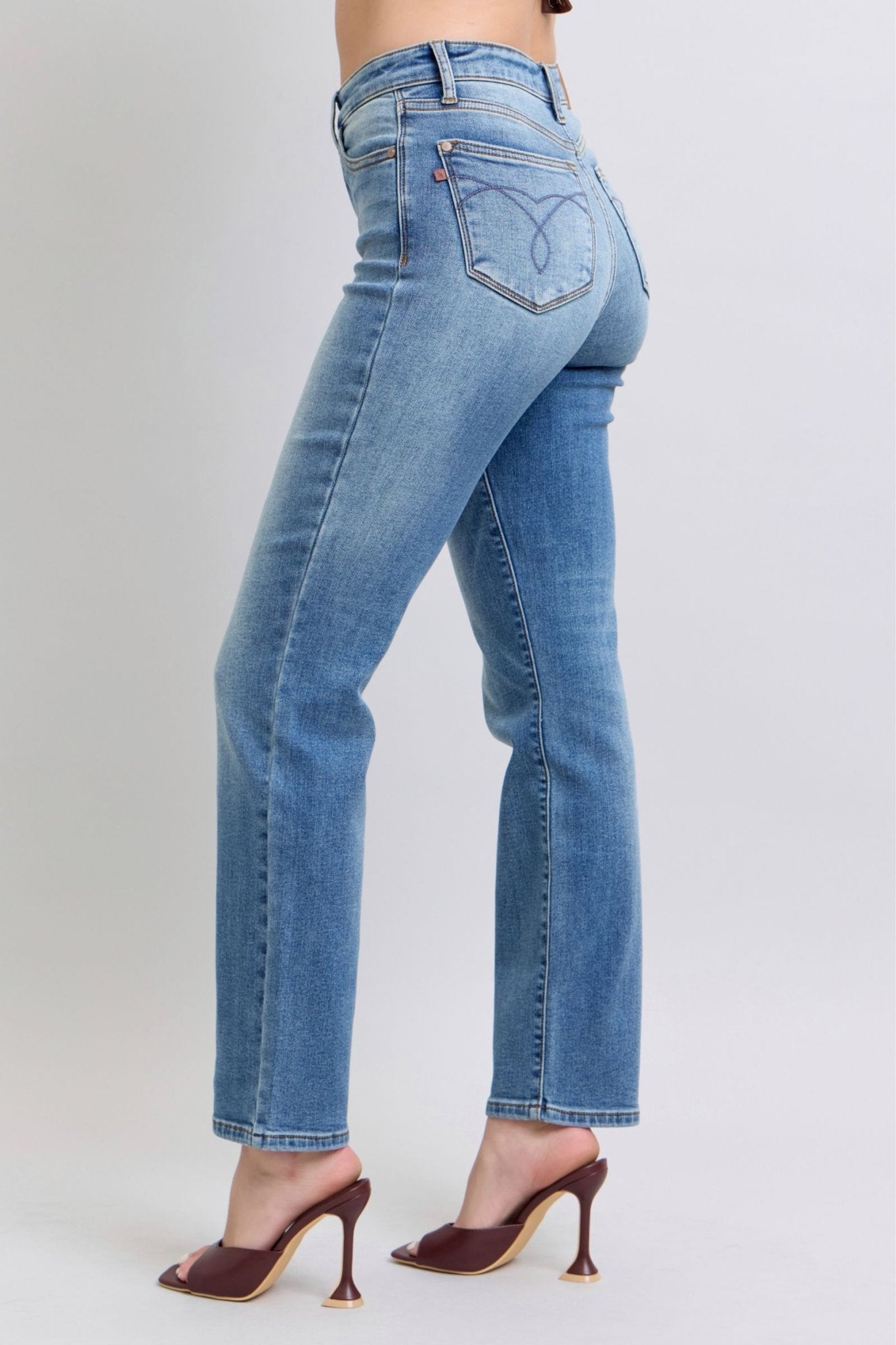 Judy Blue Full Size Run Vintage Wash Thermal Straight Jeans - GirlyBayJeans & DenimJudy Blue Full Size Run Vintage Wash Thermal Straight Jeans1001007872712250(24)MediumGirlyBayJudy Blue Full Size Run Vintage Wash Thermal Straight Jeans