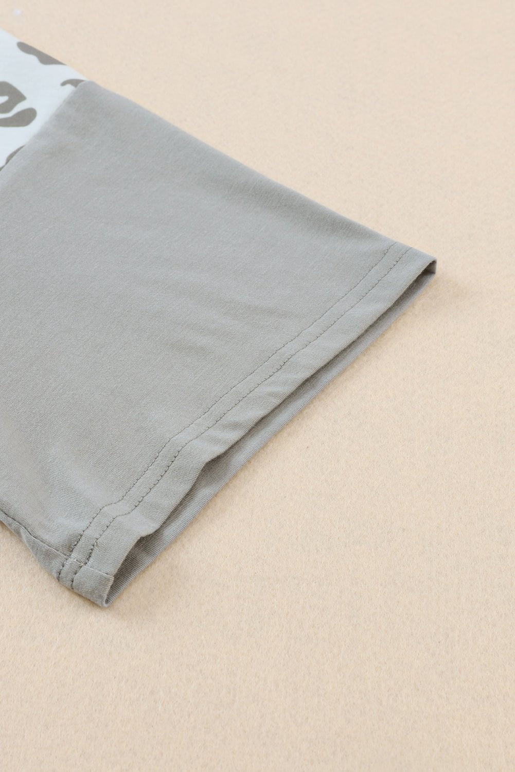 Plus Size Leopard V - Neck T-Shirt - GirlyBayPlus Size ClothesPlus Size Leopard V - Neck T-Shirt1001009924920901XLight GrayGirlyBayPlus Size Leopard V - Neck T-Shirt