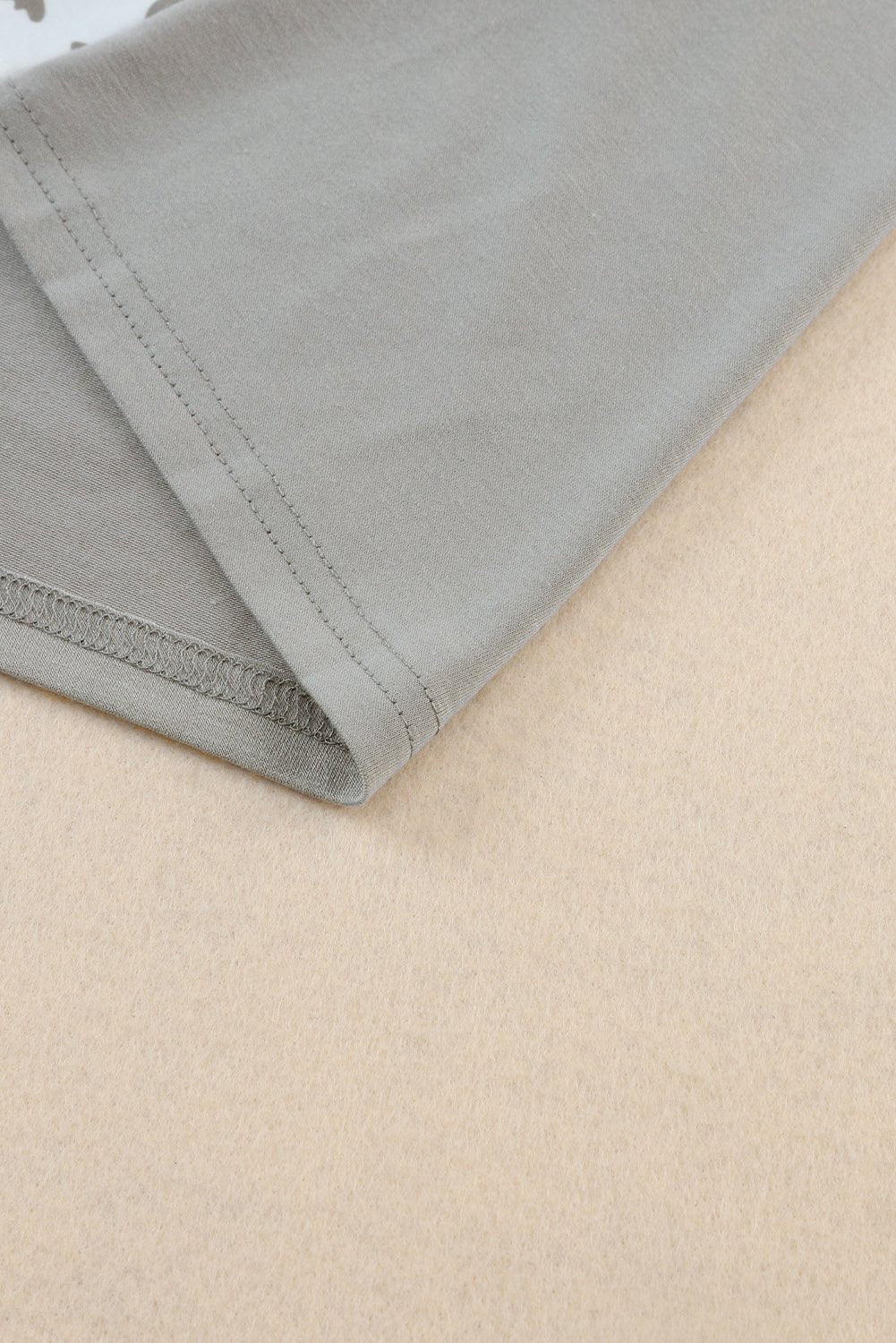 Plus Size Leopard V - Neck T-Shirt - GirlyBayPlus Size ClothesPlus Size Leopard V - Neck T-Shirt1001009924920901XLight GrayGirlyBayPlus Size Leopard V - Neck T-Shirt