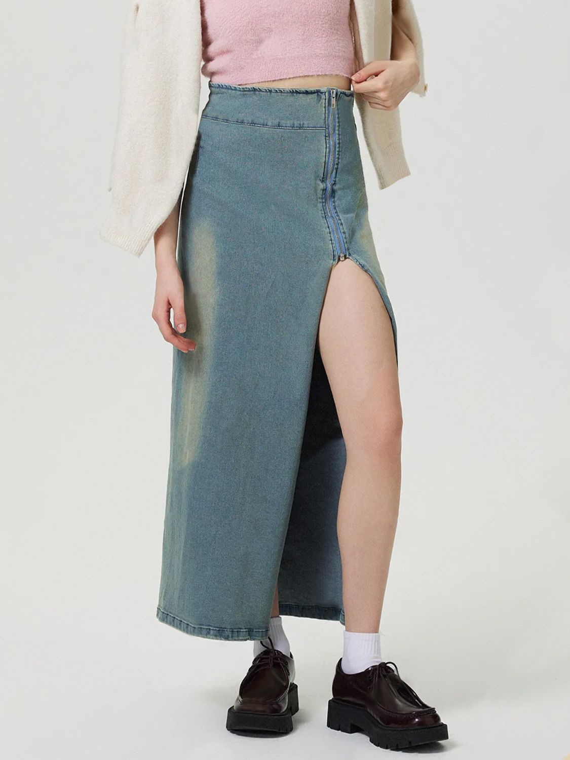 Zippered Slit Denim Mini SkirtJeans & DenimTrendsiGirlyBay100100358371880MediumSShe Wild